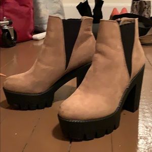 Chelsea boots with platform